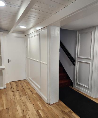 Rainsough Cottage Guest House - Shared Bathroom - Free Parking & WiFi Rainsough Cottage Guest House - Shared Bathroom - Free Parking & WiFi