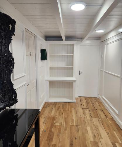 Rainsough Cottage Guest House - Shared Bathroom - Free Parking & WiFi Rainsough Cottage Guest House - Shared Bathroom - Free Parking & WiFi