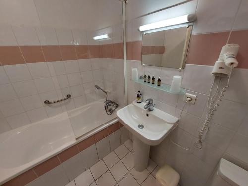 Photo - Logis Auberge La Cremaillere