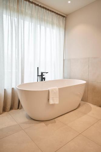 บริการและสิ่งอำนวยความสะดวก, Nouri in บาด โครซิงเงน