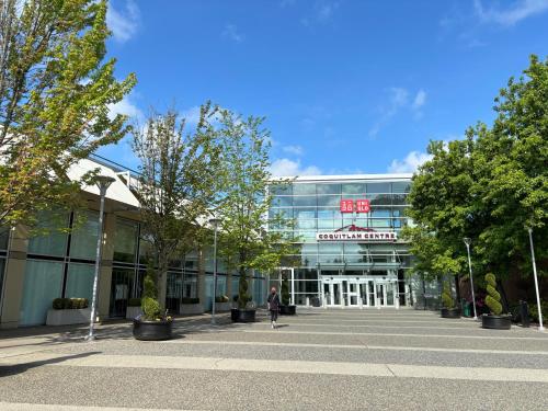 Coquitlam center, 2 bedroom suite, walking to skytrain in Port Coquitlam, Canada
