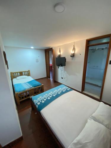 1 double bed, 1 twin bed