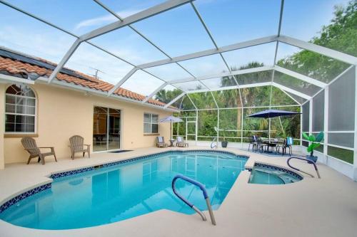 Game room ,Saltwater ,pool Spa - Tropical Oasis!