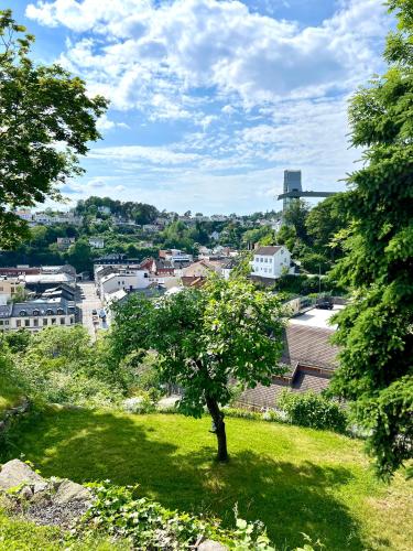 Sentrum - Koselig hus med parkering