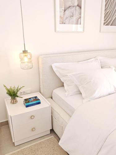 One-Bedroom Apartment with Balcony and Sea View image 10