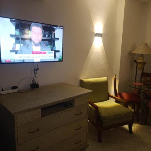 Beautiful, air-conditioned hotel apartment with free internet, Qahirah