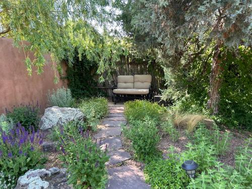 Come and enjoy Casita Los Sueños near the Plaza! in Santa Fe, USA