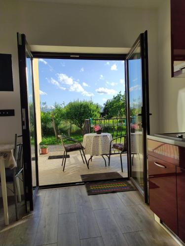 Iekārtas, Apartmani Melia in Sroki