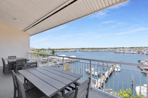 Waterfront Penthouse sleeps 16 w Pool & Boat Dock in Key West, USA