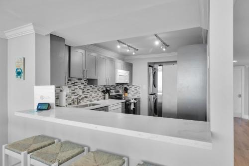 Waterfront Penthouse sleeps 16 w Pool & Boat Dock in Key West, USA
