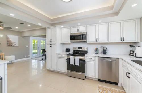 Backyard Oasis 5 minutes From Hard Rock Casino in Fort Lauderdale, USA