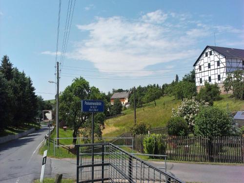 2 bedrooms appartement with shared pool garden and wifi at Obernaundorf 7 km away from the beach in Rabenau