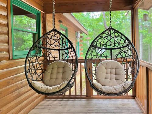 Pine Mountain Luxury Cabin Bordering Roosevelt Park and 7 Min to Callaway Gardens in Pine Mountain Valley, USA