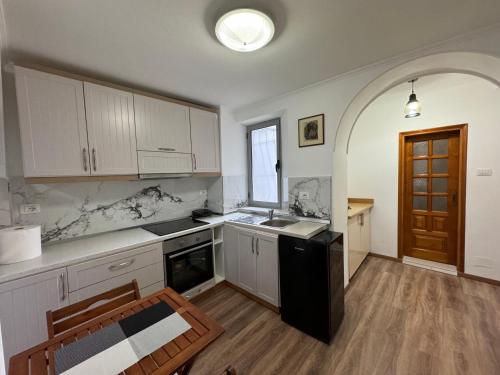 Double17 Apartaments, Gjirokastra (Foto 9)
