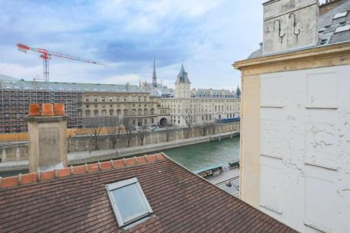 Cosy flat Saint-Michel - Seine, Париж