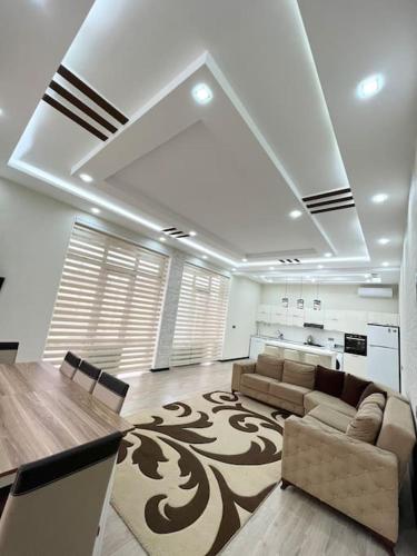 Villa with a pool & close to the sea in Bilgah