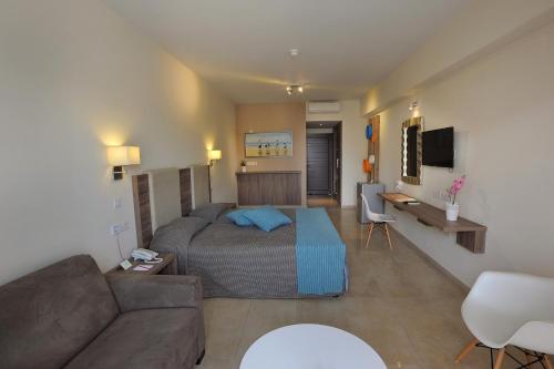 Chambre avec 2 lits, familiale, vue sur la piscine