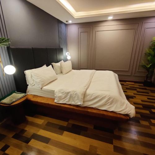 The Pool Apartment Gold Crest Mall - image 5