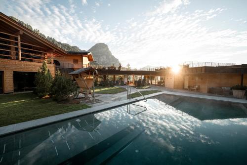 Kolfuschgerhof Mountain Resort - Hotel - Colfosco