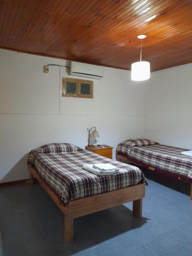 2 twin beds