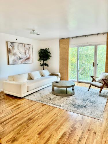 Stylish Evergreen Apartment By Newark Airport