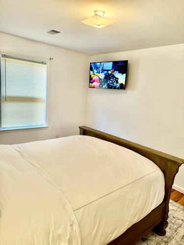 Stylish Evergreen Apartment By Newark Airport