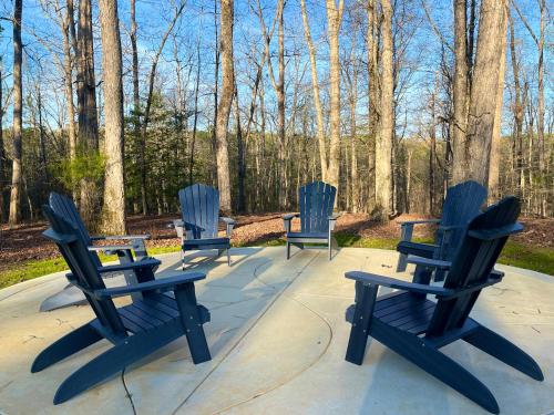 Pine Mountain Luxury Cabin Bordering Roosevelt Park and 7 Min to Callaway Gardens in Pine Mountain Valley, USA