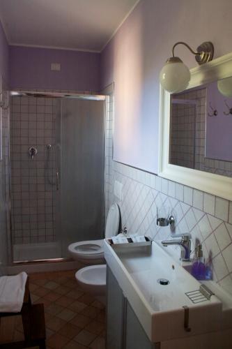 Double Room image 9