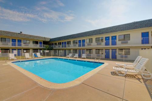 Motel 6-Wichita KS - image 12