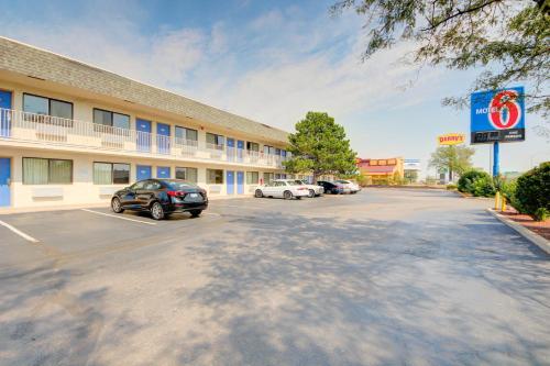 Motel 6 Wichita, KS - 숙소 외관