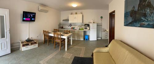 One-Bedroom Apartment with Terrace image 7