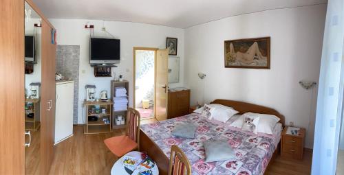 Double Room with Terrace image 5