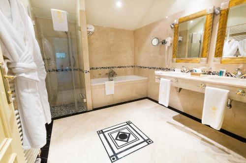 room detail thumbnail 2