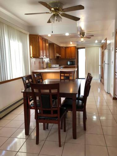 4-bedroom private house, 10-min walk to NYC train in Edison, USA