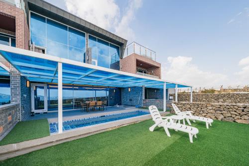 HAEILRI POOL&SPA HOTEL  in Seongsan