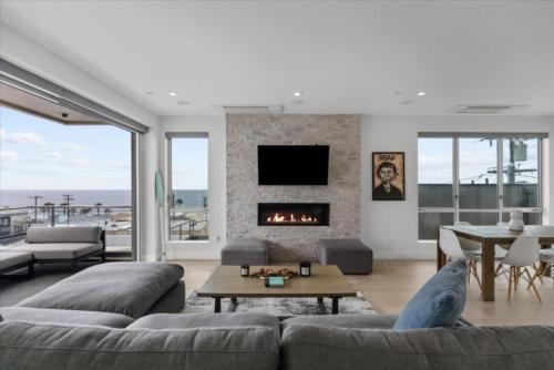 Oceanview 3BR Oasis Steps To Manhattan Beach For 6 Guests in Manhattan Beach, USA