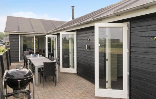 Tennis court, Holiday Home Flovt Havevej V in Flovt