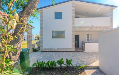 Pet Friendly Apartment In Nin With House Sea View - Location saisonnière - Nin