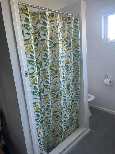 ฝักบัว, Wattle Creek Studio with Breakfast Basket in แอมเบอร์ลีย์