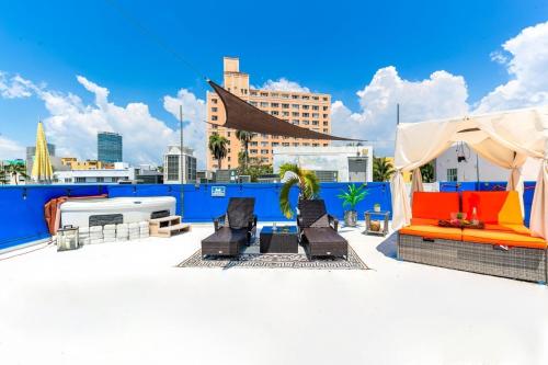 2Bedroom 2Bath with Private Rooftop&Jacuzzi1block from beach - image 13