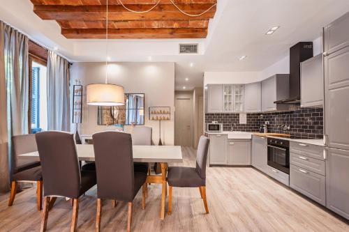 市中心豪華公寓 Midtown Luxury Apartments