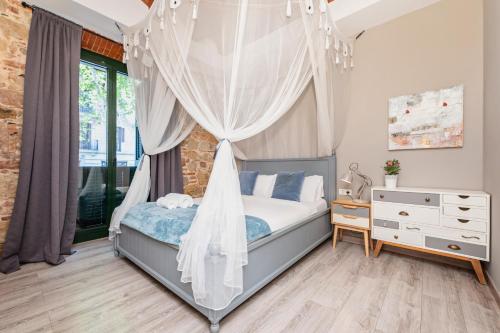 Midtown Luxury Apartments - image 8