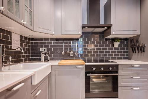 Midtown Luxury Apartments - image 2