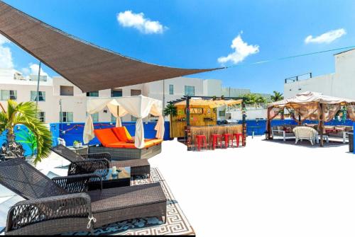 2Bedroom 2Bath with Private Rooftop&Jacuzzi1block from beach - image 8