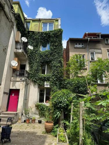 House with 8 bedrooms in Sofia with wonderful city view furnished garden and WiFi 6 km from the slopes - image 10