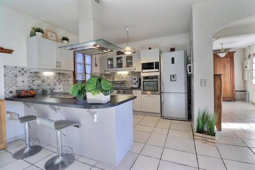 кухня, Grande maison avec jardin in Sarrancolin