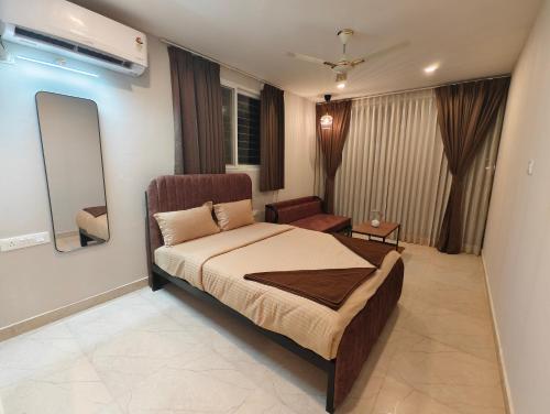 1 queen bed, 1 sofa bed