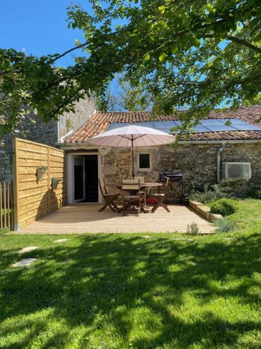 le Domaine du Petit Bois, Gîte l'Etable gîte à louer Luchat