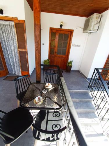 Τα πλατανια in Kariofiton