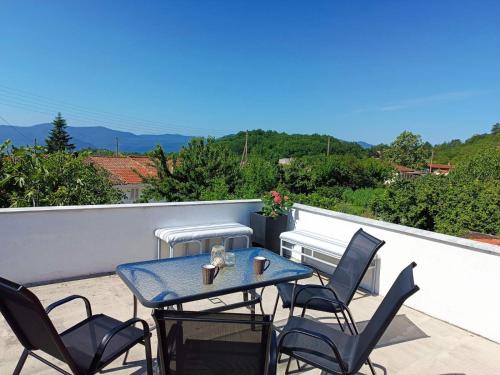 Τα πλατανια in Kariofiton